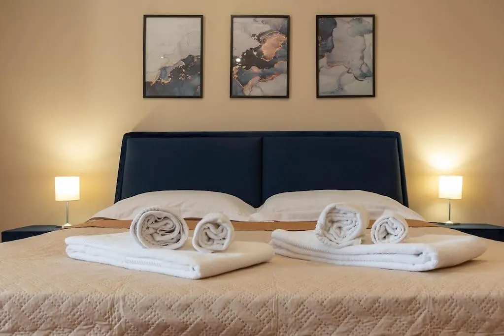 +Elegant Apartment In The Center With Etna View+ كاتانيا 0*,