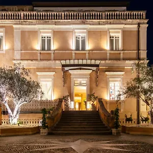 Hotel One, Katánie